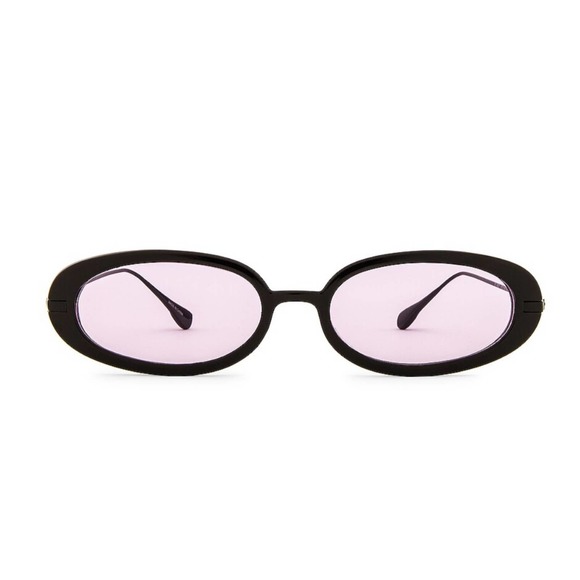 WeWoreWhat Accessories - WeWoreWhat The Beach Sunglasses in Black & Purple Mono